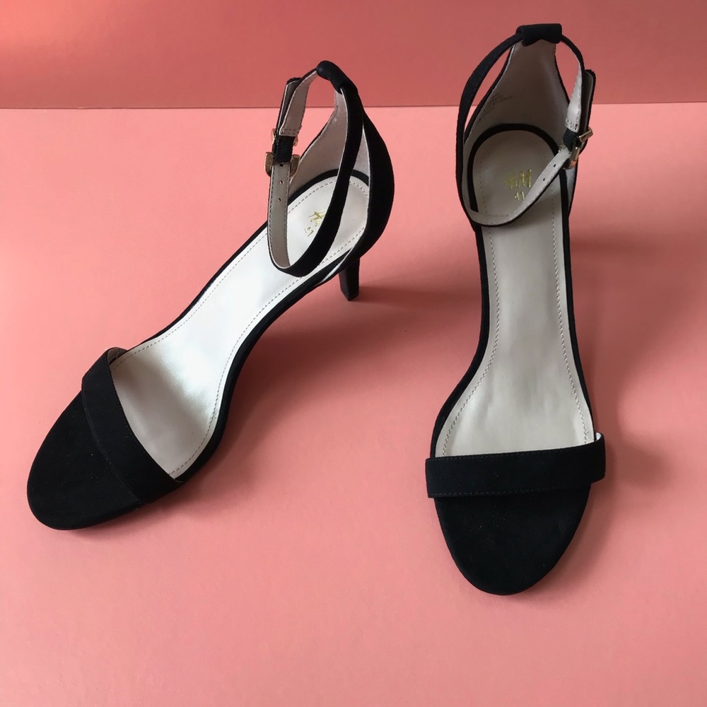 Black Low Heel Strap Sandal Size 41 NWOT - NEW